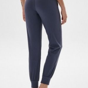 Lululemon gym pants for women